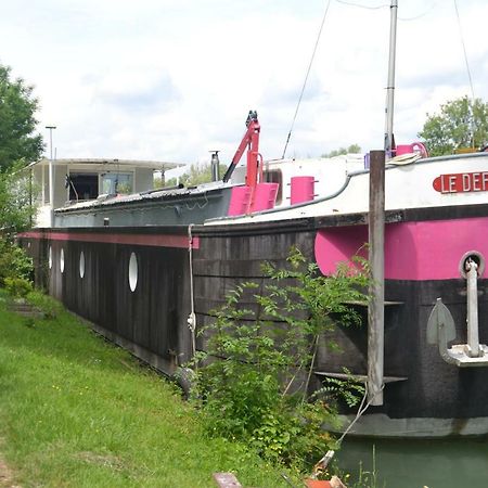 Peniche "Le Defi" Bed and Breakfast Marolles-sur-Seine Exteriör bild